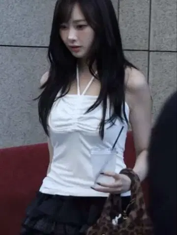 illio 한국 탑 화이트 S 사이즈
