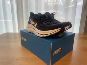 HOKA 네이비 러닝화 CLIFTON 10