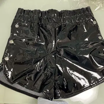 블랙 광택 숏팬츠