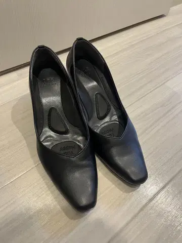 블랙 펌프스
