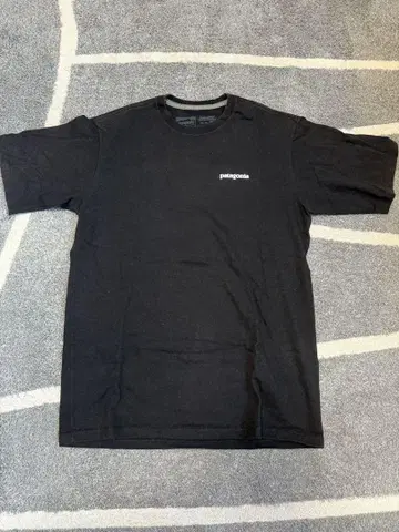 patagonia 블랙 티셔츠 S 사이즈