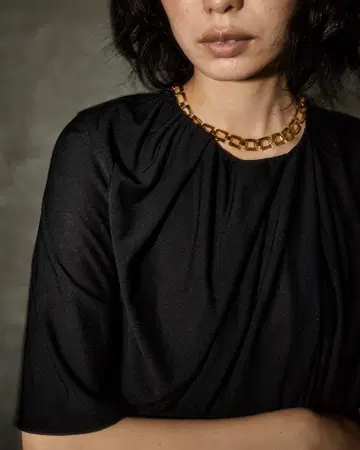 SHEER T-BLOUSE WITH CHAIN