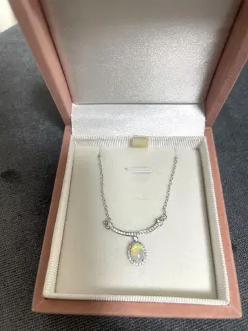오팔 목걸이