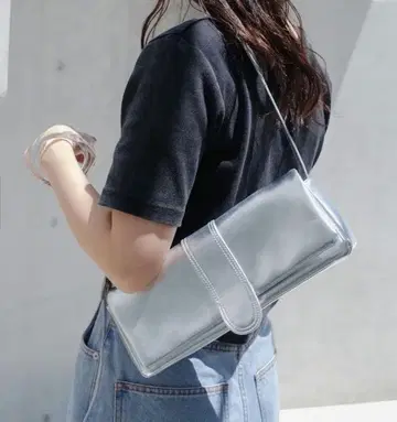 [새상품급] 카스타네 kastane 플랩 와이드 멀티 BAG 실버