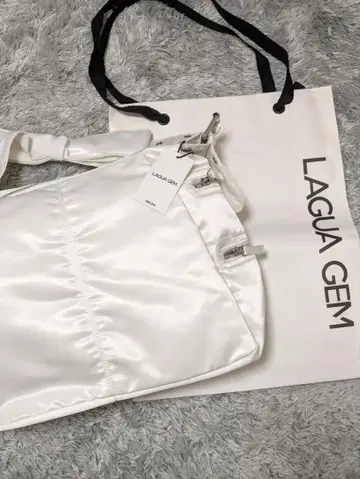 기간 한정 가격 인하! 새상품 LAGUAGEM 새틴 숄더백