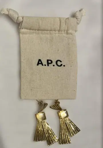 A.P.C. 귀걸이