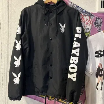 초레어 PLAYBOY 후드 부착 블랙 점퍼 사요나라 모리타