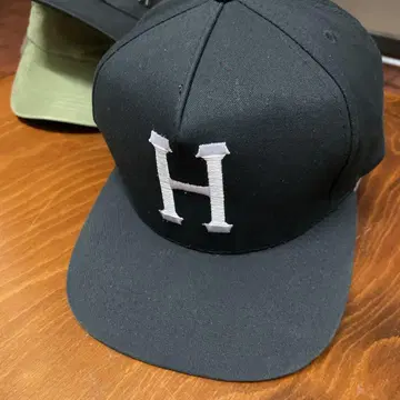 HUF 블랙 스냅백 캡