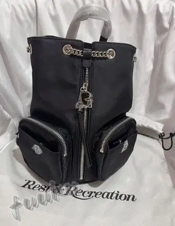 한국 Rest & Recreation 블랙 백팩