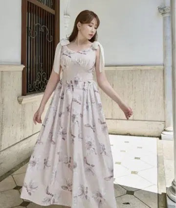 Her lip to SunflowerPrinted MidiDressXS