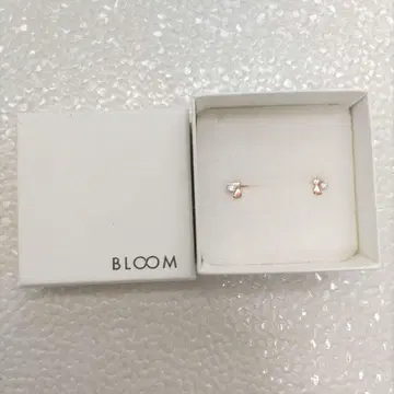 BLOOM 고양이 모양 귀걸이 스톤 포함
