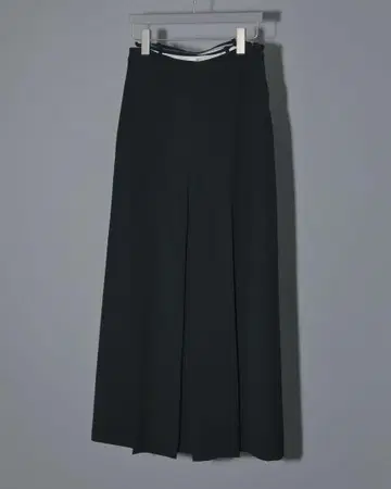 anuke Tuck Long Skirt