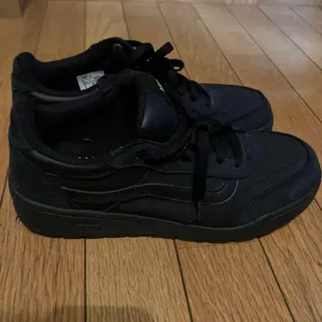 VANS 블랙 스니커즈