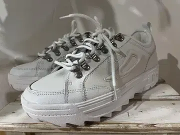 FILA 화이트 가죽 통굽 스니커즈