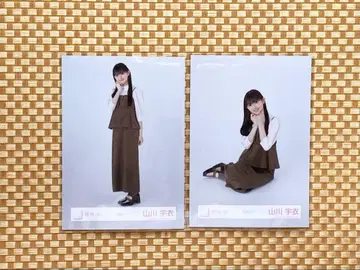 사쿠라자카46 야마카와 우이 사복 코디 히키 앉기
