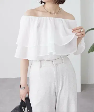 mystic 시어 프릴 오프숄 블라우스