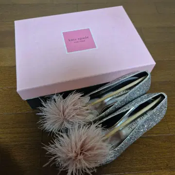 kate spade 실버 퍼 장식 신발