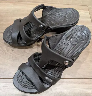 [단종품] Crocs 브라운 사이프러스 샌들 새상품급 W5