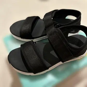 스케쳐스 스포츠 요가 샌들 23cm