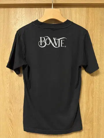 BOWTE 백 로고 티셔츠
