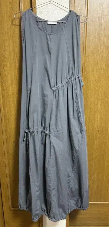 끈으로 조여 개더 OP