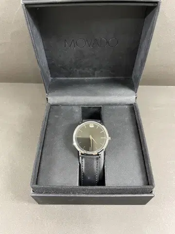 MOVADO 블랙 쿼츠 손목시계