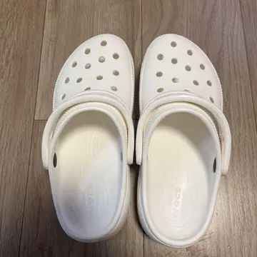 Crocs 화이트 통굽 샌들