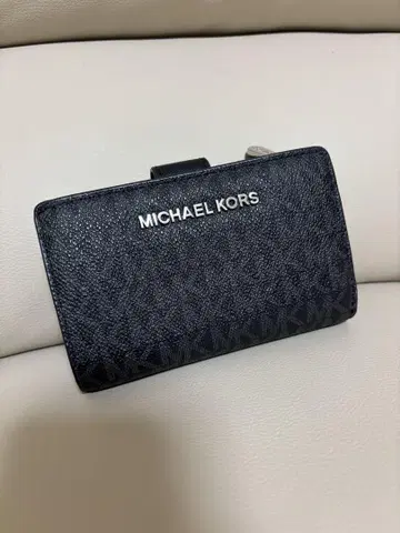 [미사용] MICHAEL KORS 블랙 반지갑