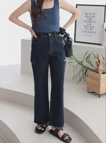 사이드 컷 밑단 프린지 스트레이트 데님 팬츠