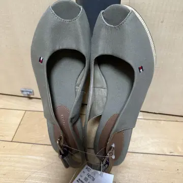 미사용 새상품 Tommy Hilfiger 카키 웨지 샌들 23cm
