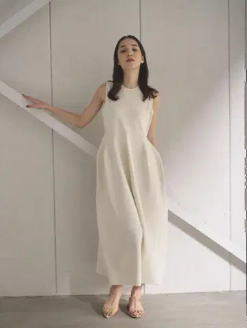 JEMMA.ATELIER 폼 니트 원피스 화이트