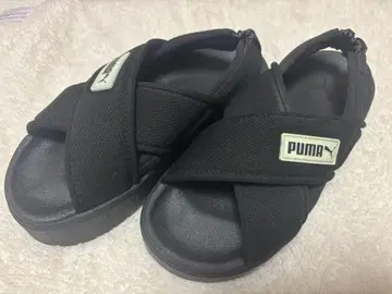 PUMA 블랙 샌들 크로스 스트랩