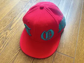 TOMMY 레드 자수 로고 캡