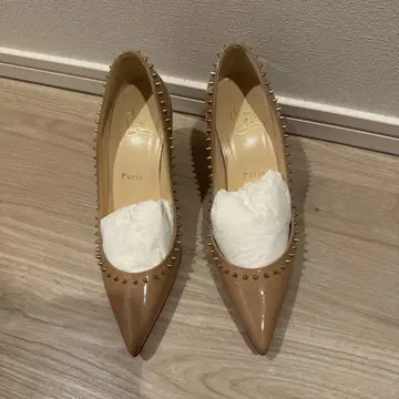 Christian Louboutin 스터드 하이힐