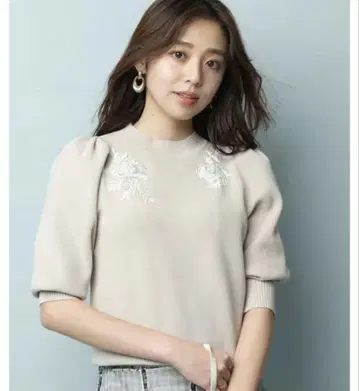 JUSGLITTY 비즈 자수 풀오버