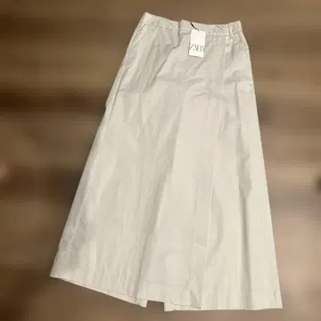 택 달린 새 상품 ZARA 스커트형 와이드 팬츠 M 사이즈 라이트 베이지