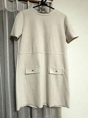 ZARA 베이지 반팔 미니 원피스
