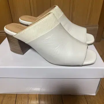 nouer 화이트 가죽 뮬