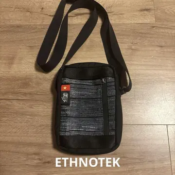 ETHNOTEK 스트라이프 패턴 숄더백