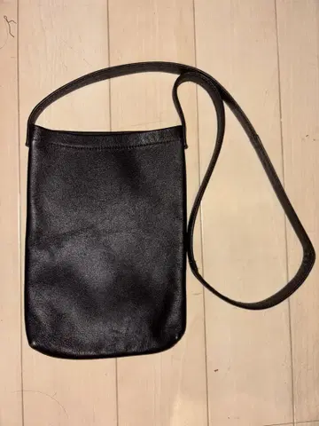 Hender Scheme cow shoulder 가죽 다크 브라운