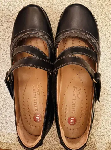 클락스 펌프스 블랙 가죽