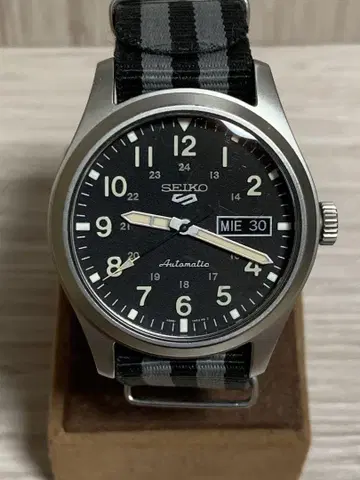 SEIKO 5 세이코 스포츠 블랙 다이얼 오토매틱 4R36-10A0