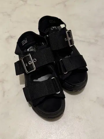 블랙 스포츠 샌들 에어쿠션