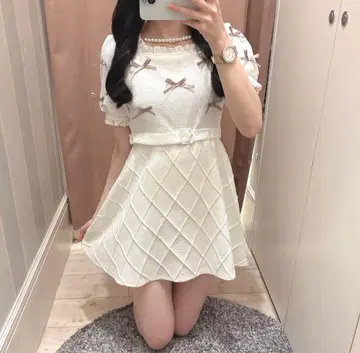 evelyn 펄 라인 롬퍼 화이트