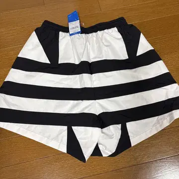 새상품 아디다스 adidas 숏팬츠 L 사이즈