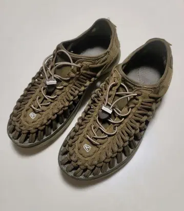 KEEN UNEEK O2 27cm