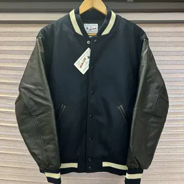 BUTWIN x DOORS 바시티 자켓