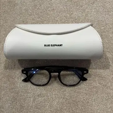 [미사용 새상품] BLUE ELEPHANT 블랙 라운드 안경 케이스 포함