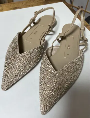 ZARA 비즈 장식 베이지 샌들 36