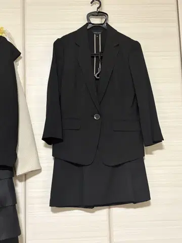 블랙 스커트 수트 싱글 버튼